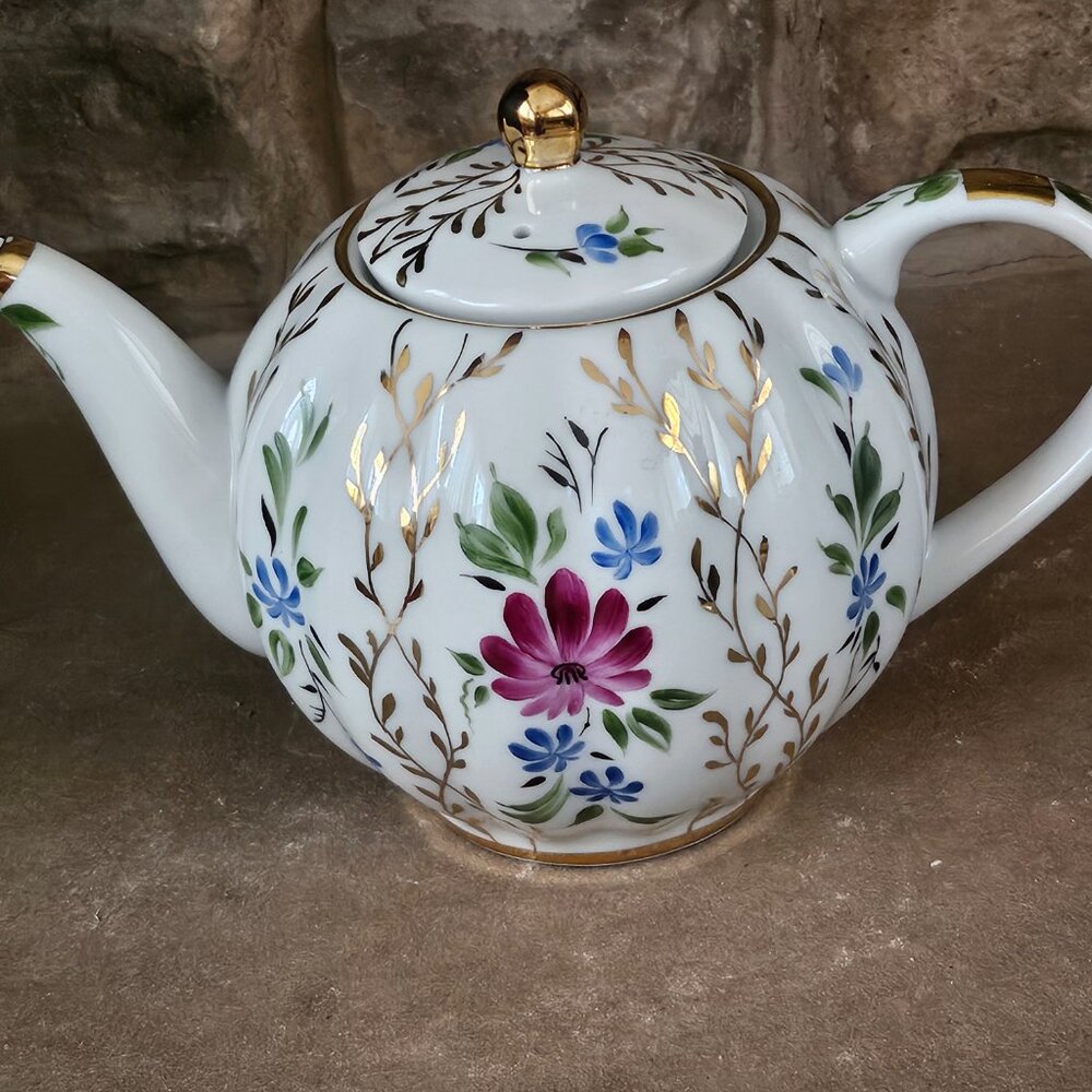 Imperial Lomonosov Porcelain Teapot with Hand Painted Flowers and Gold L… - Picture 6 of 11